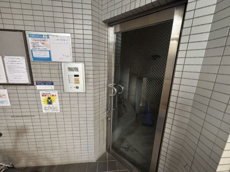 �_�ސ쌧���͌��s�΋拴�{2���ڂ̒��Ã}���V�����̃G���g�����X