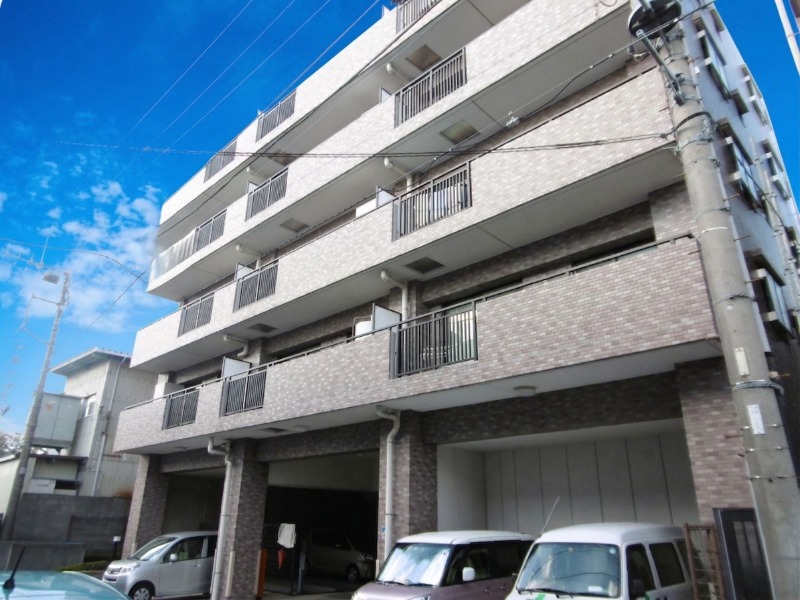 �_�ސ쌧���͌��s�΋��R�� �̒��Ã}���V�����̌��n�O�ώʐ^